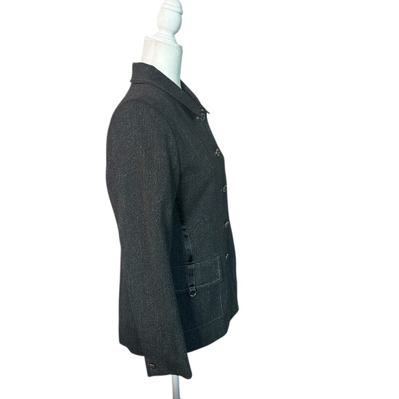 Gray Tailored Blazer with Classic Collar - Picture 3 of 7